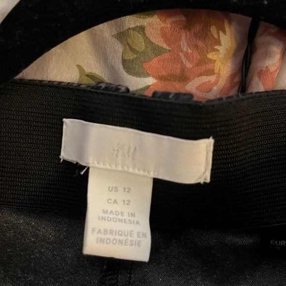 Dress pants - Picture 2 of 2